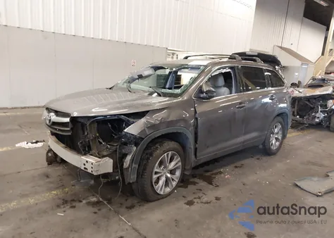 2015 Toyota Highlander Le Plus V6 z USA, uszkodzony, nr VIN 5TDBKRFHXFS214004